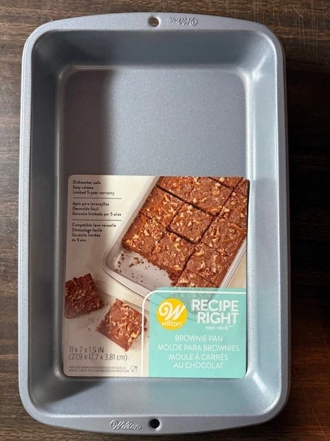 Wilton Recipe Right Non-Stick In Biscuit Brownie Pan, 11" x 7" x 1-1/2" NEW