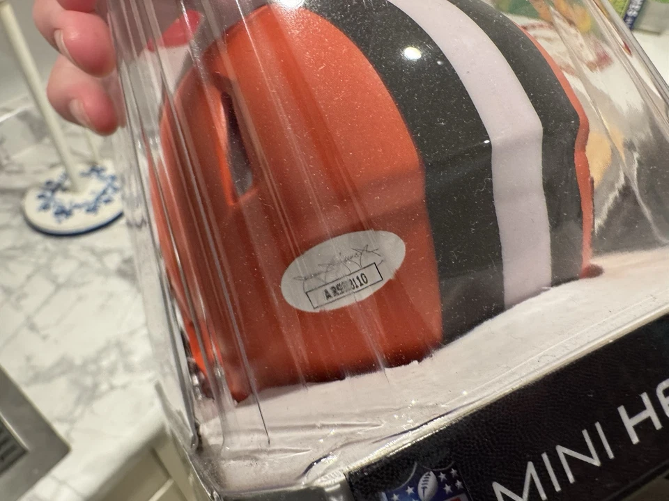 Kareem Hunt Signed Autographed Cleveland Browns Mini Helmet Beckett Certified - Image 2 of 2