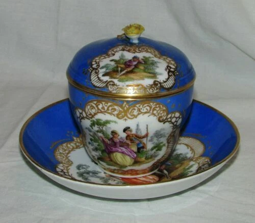 Objets du XIXe siècle et avant Style Louis XV, Néoclassique en porcelaine