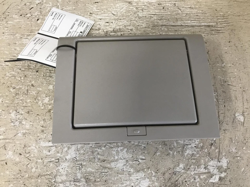 Pantalla de infoentretenimiento usada se adapta a: 2014 GMC Yukon XL 1500 sistema de entretenimiento opcional Foto 2 de 4