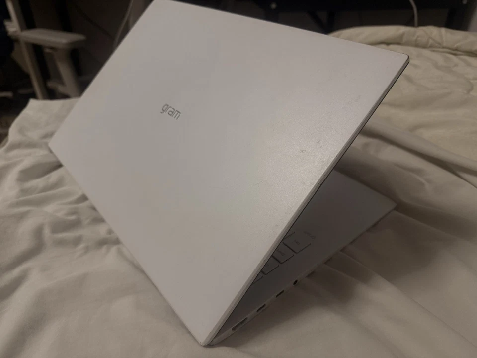 LG Gram 14" 11 Gen Intel i5 Hard Disk 256 GB Ram 8GB Windows 11 - Image 4 of 4