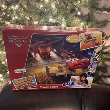 New 2012 WALT DISNEy PIXAR CARS MOVIE TRACTOR TIPPIN TOYS R US DIECAST Track SET