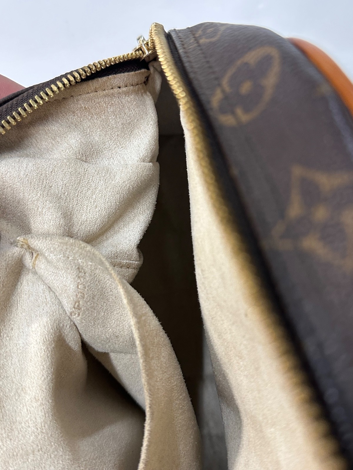 LOUIS VUITTON Authentic Monogram Manhattan PM Bag - image 10