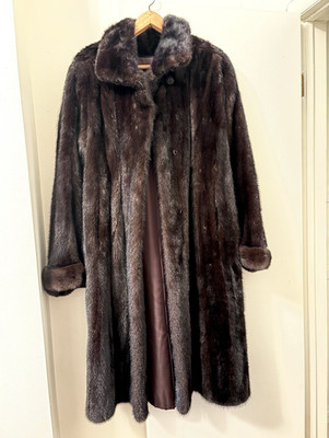 Bergdorf Goodman Women s Brown Fur Long Lined Overcoat Size M Hook & Eye