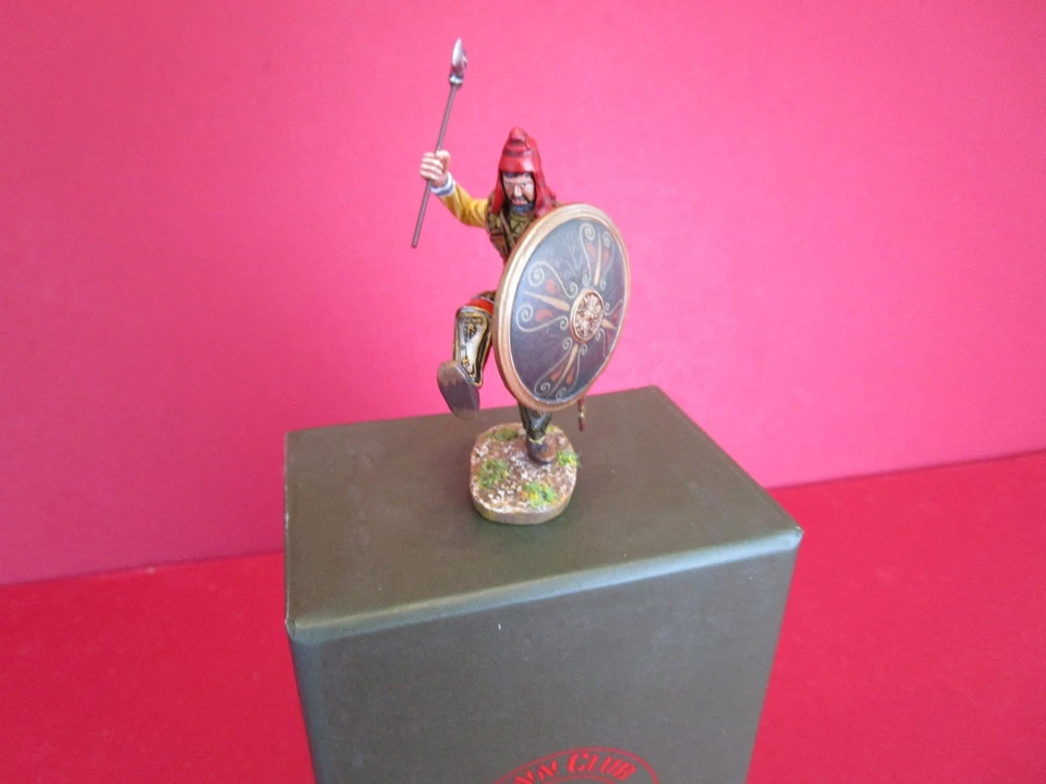 THOMAS GUNN XE15C Persian Immortal kicking with axe and shield Figure - Image 3 of 4