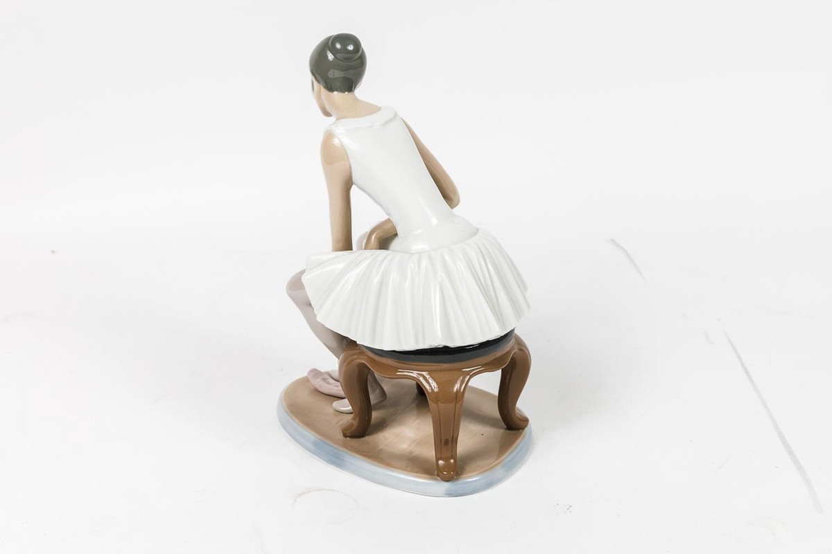 Lladro NAO Figurine Elegant Ballet Ballerina Seated Putting