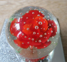  Fermacarte in vetro artistico di qualità. Fiori rossi e bolle controllate ?Murano