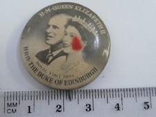 VINTAGE HM QUEEN ELIZABETH HRH DUKE EDINBURGH ROYAL VISIT 1954 TIN DAY BADGE