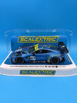 Scalextric ASTON MARTIN V12 Vantage GT3 n°12 - Circuits de Legende