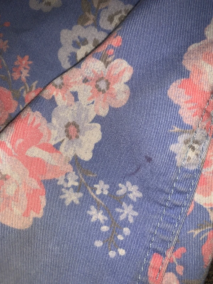 Pantalones elásticos con gráficos florales Carters usados para niñas (talla 5) Foto 4 de 4