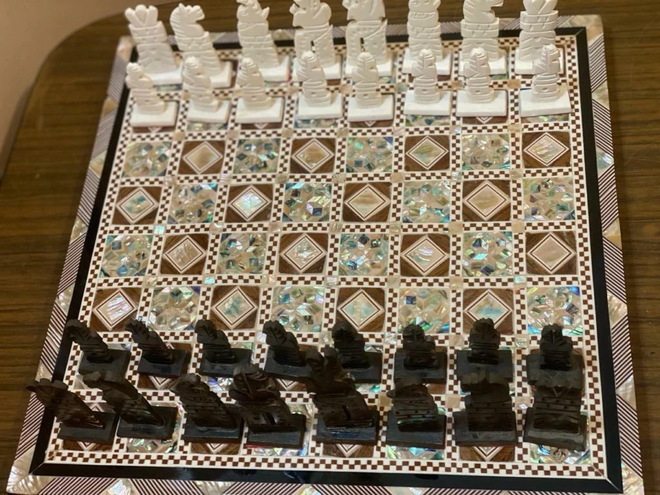 Шахматные фигуры ручной работы кости верблюда и шахматная доска инкрустация перламутр 12" - Изображение 4 из 4