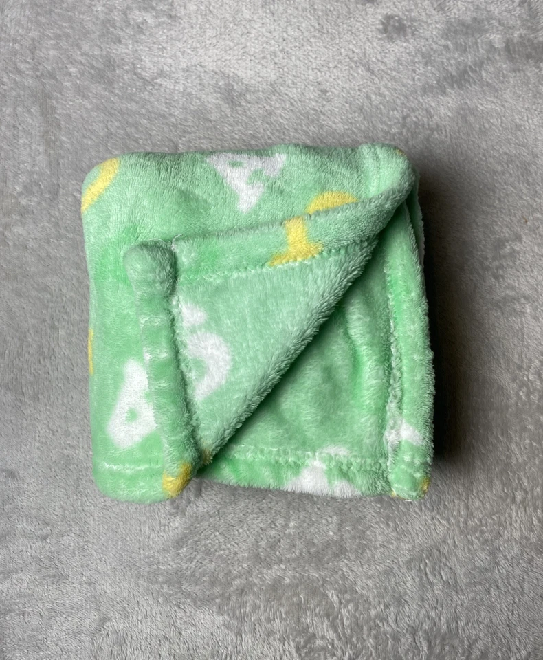 Manta Bebé Verde 123 Números ABC Letras Amarillo Blanco Felpa Suave Vellón Lovey Foto 2 de 4