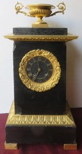 100530 Orologio a pendolo Impero in bronzo dorato  e marmo nero