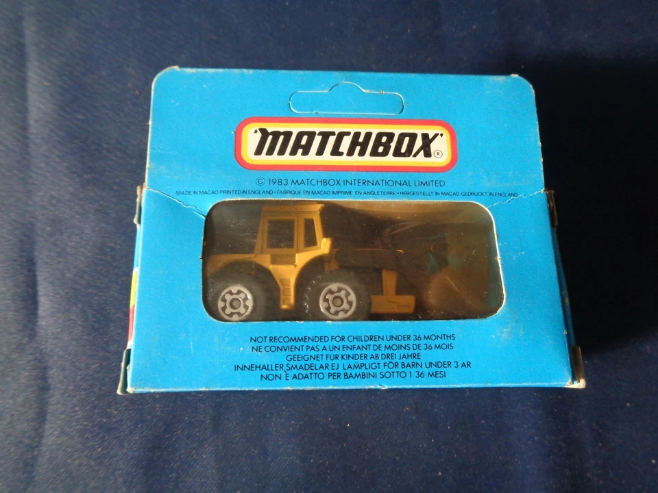MATCHBOX MB 29 RADLAER SHOVEL TRACTOR  ANNO 1983  SCALA 1:64 - Immagine 2 di 4