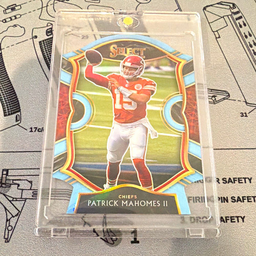 Panini 2020 Select Concourse Patrick Mahomes II #2 Tri-Color Prizm Die-Cut