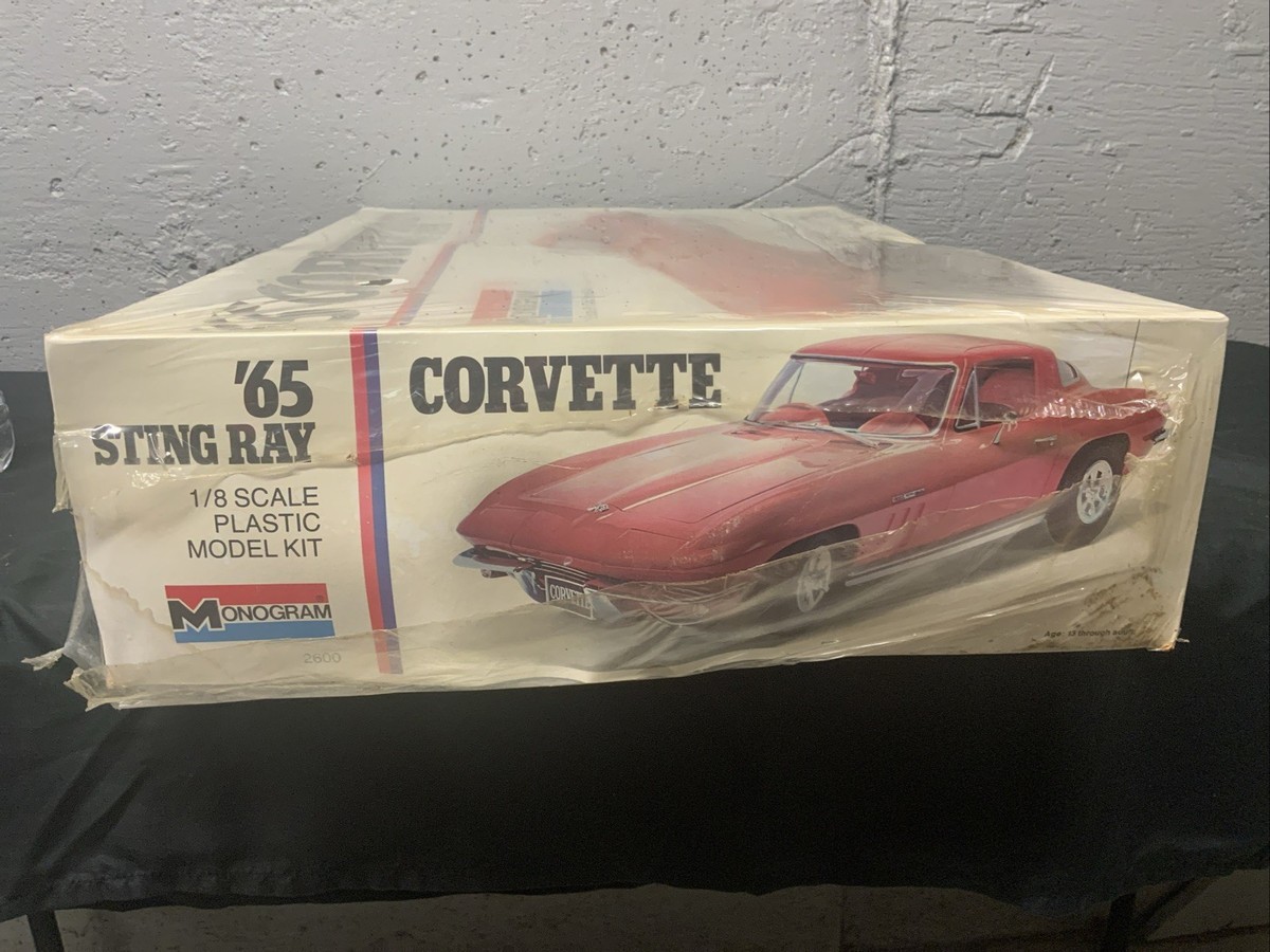 Vintage 1:8 Scale Monogram Corvette '65 Sting Ray Vintage Model