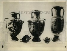 1930 Press Photo Archaeological finds near Naples, Italy, lamps, dishes, vases