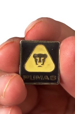 Vintage PIN PUMAS UNAM MEXICO SOCCER FUTBOL TEAM