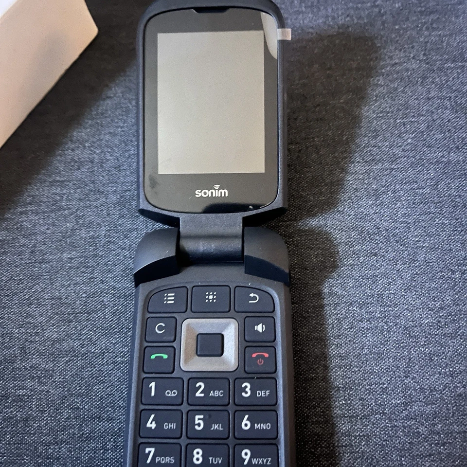 Sonim XP3 XP3800 4G LTE 8GB Rugged Flip Phone Black Sprint - Image 4 of 4