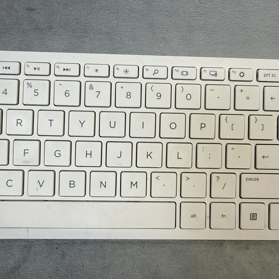 HP Wireless Keyboard White Full-Size Numeric Keypad P/N 928511-001 No Receiver - Image 3 of 4