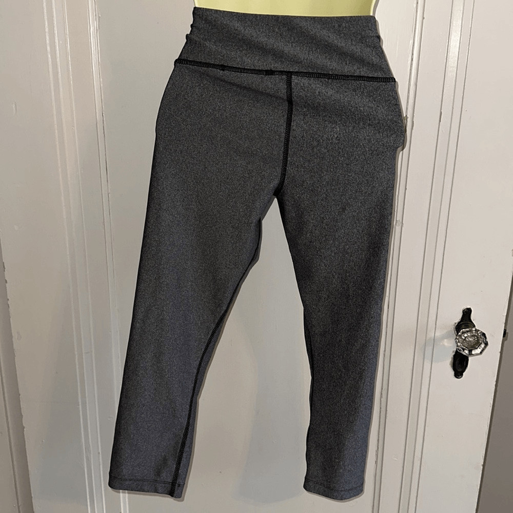 OC gray polyester/elastane low rise Capri exercis… - image 4