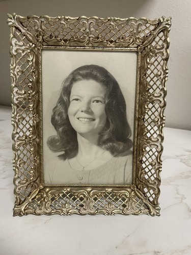 Vtg Photo Picture Frame Ornate Filigree Metal Gold White 5x7 Easel MCM Regency - Picture 2 of 11