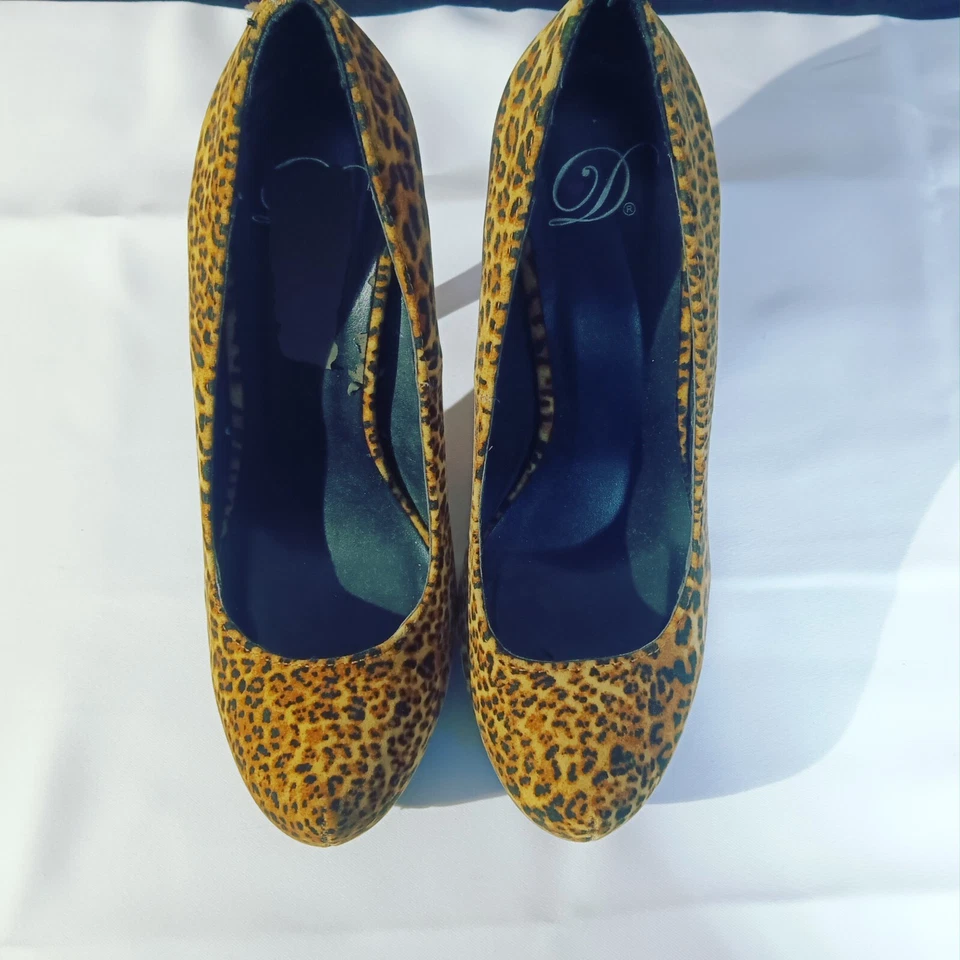 Zapatos de tacón My Delicious para mujer con estampado de leopardo talla 7 plataforma de aguja Foto 4 de 4