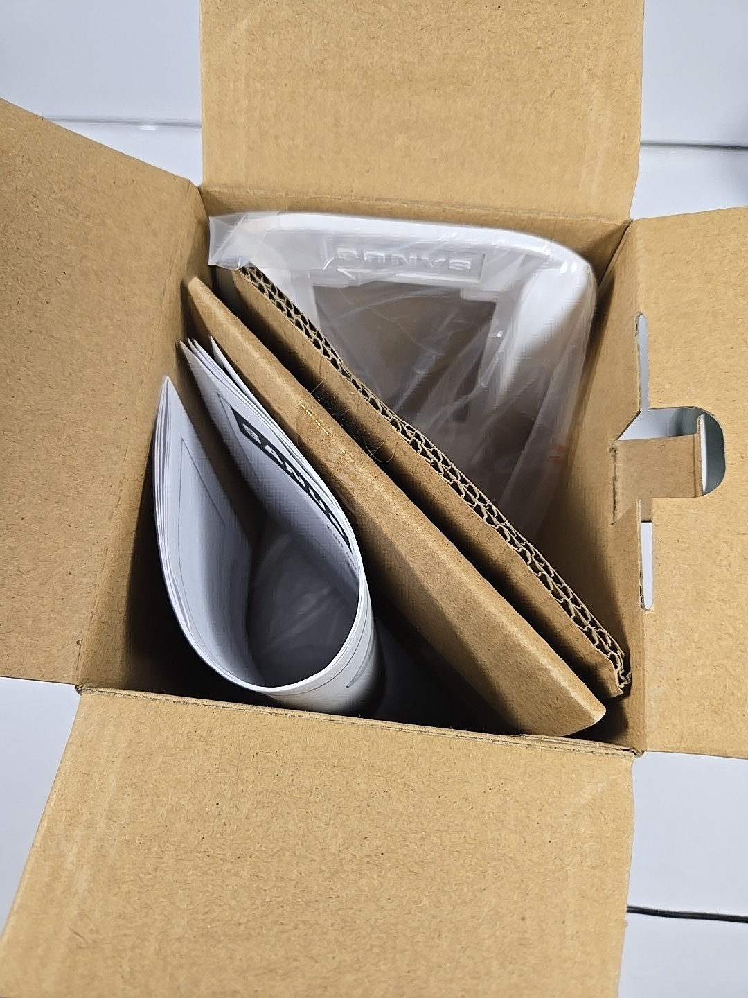 Sanus L0S1-W1 Outlet Shelf (White) - New