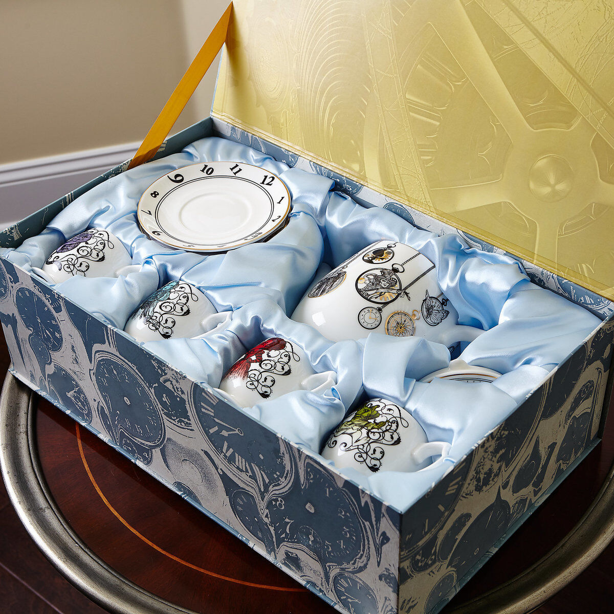 Disney, Alice Through the Looking Glass Limited Edition Fine China Tea Set - Picture 2 of 7