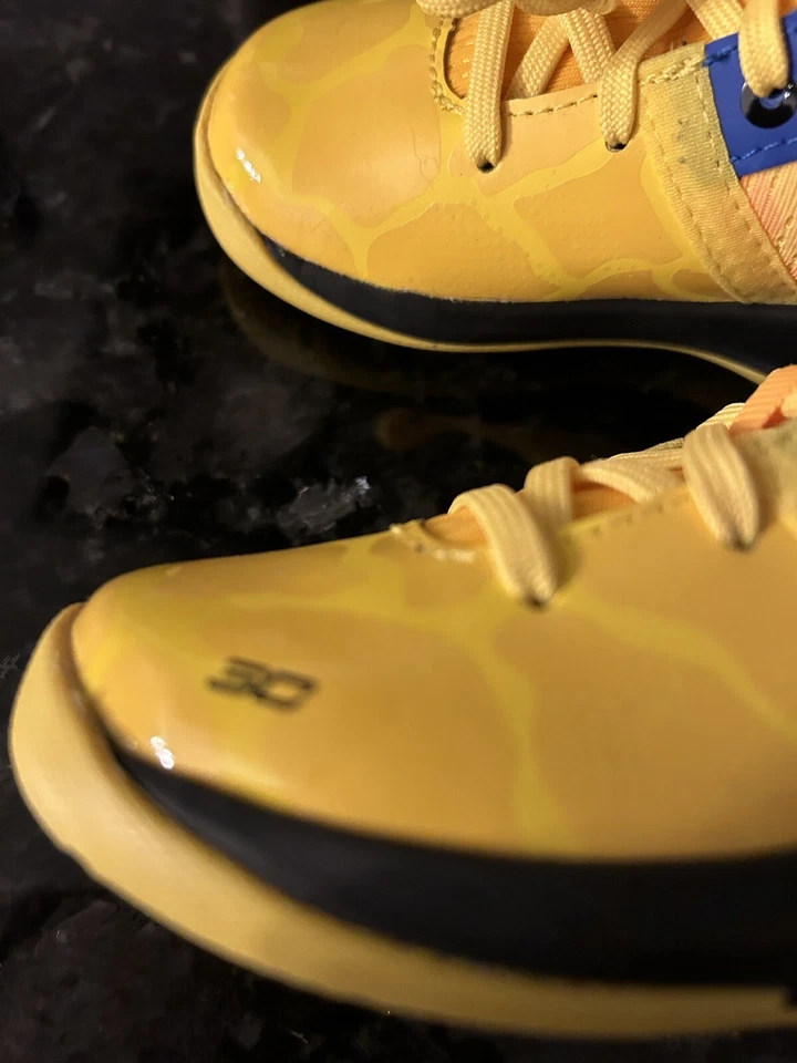 Under Armour Curry 2 3026304-700 Zapatos para niños pequeños Talla 6 NUEVO Foto 3 de 4