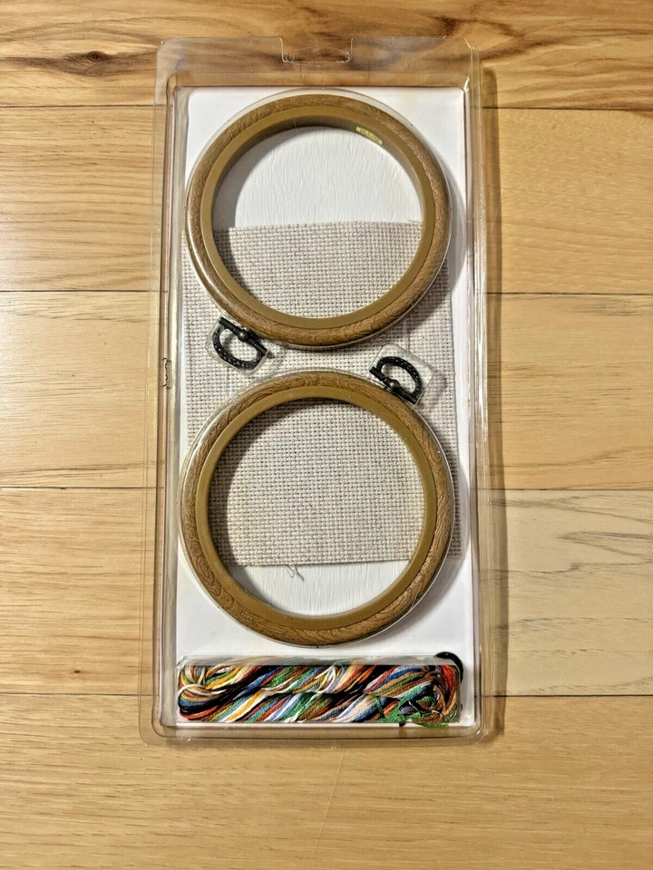 Vogart 圣诞双十字绣套件 2930J 圣诞老人窗户假日装饰品 Vint — 第 4/4 张图片