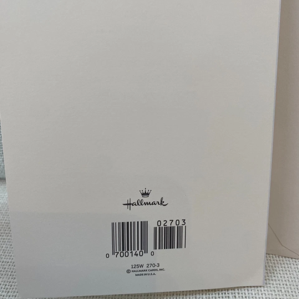 Tarjeta de felicitación de deseos de boda con flores y palomas Hallmark Foto 3 de 4