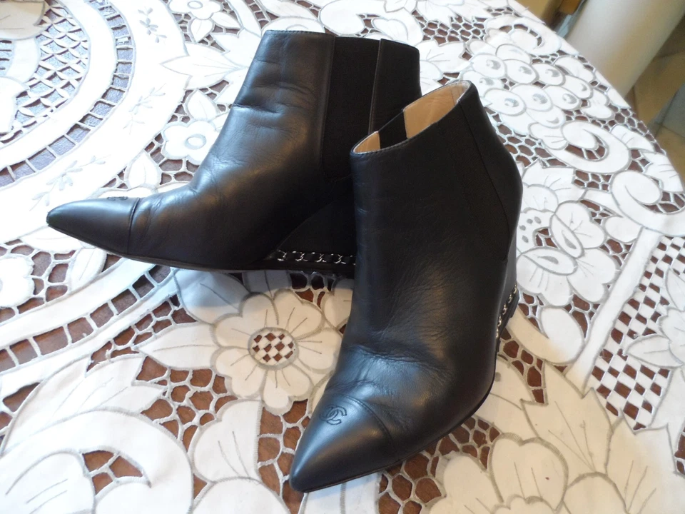 Botines negros de piel de cabra Chanel talla 37,5B Foto 3 de 4