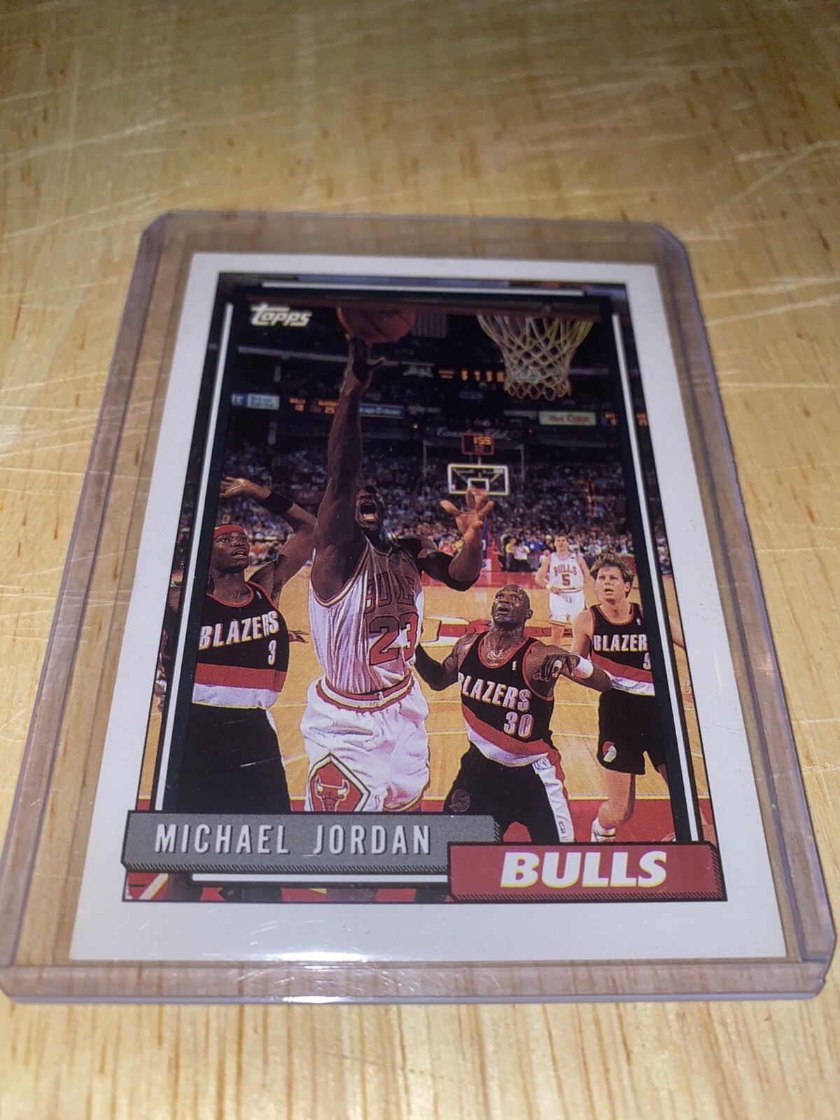 1992-93 NBA TOPPS GOLD OF MICHAEL JORDAN - CHICAGO BULLS CARD # 141 (MINT)