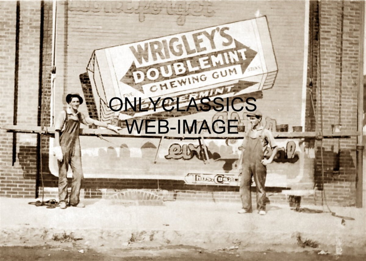 1913 WRIGLEY'S DOUBLEMINT CHEWING GUM ADVERTISING PAINTERS PHOTO
