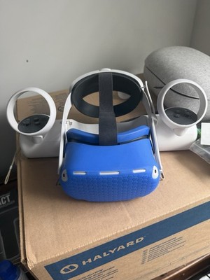 Oculus Quest 2 VR Headset  with Battery Pack And Charger $300+ value bundle