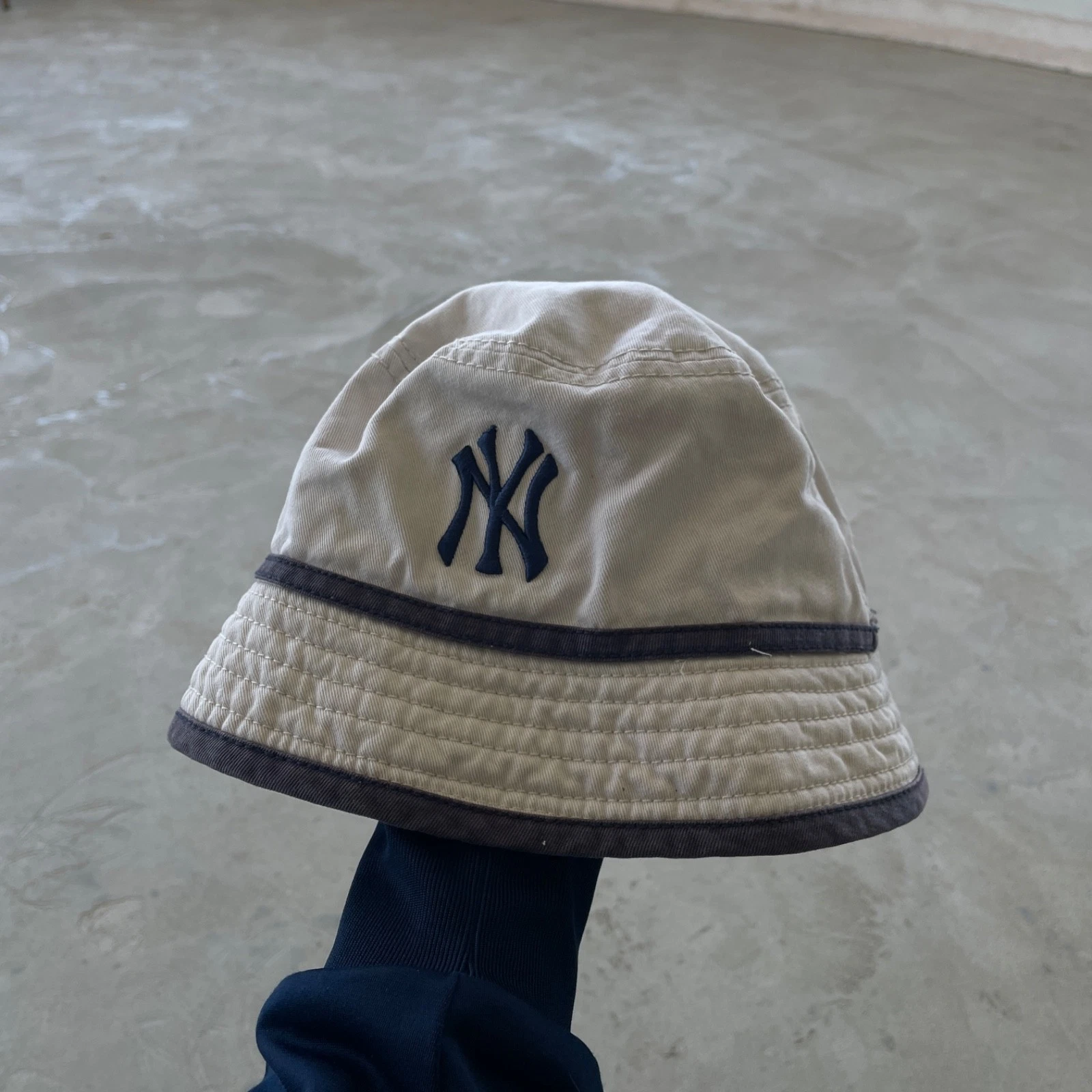 Vintage New Era New York Yankees Bucket Hat Beige Navy MLB Baseball Size 58CM