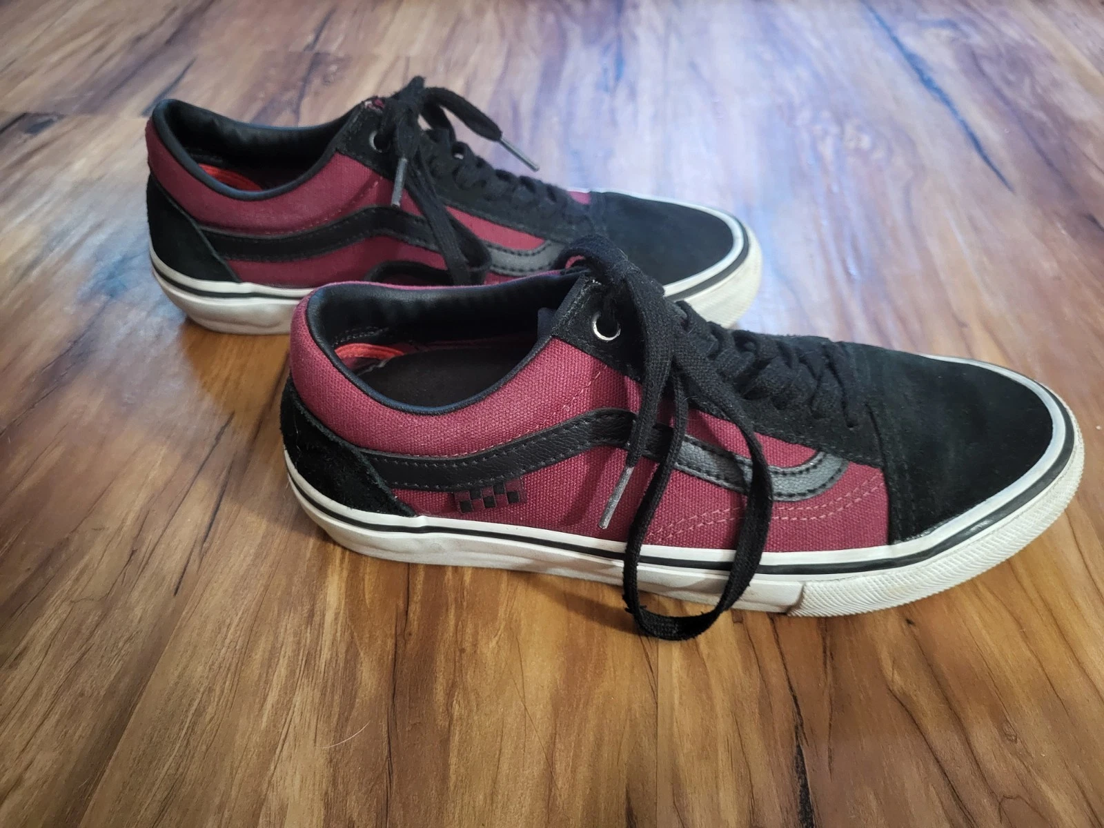 Scarpe da ginnastica uomo Vans skateboard atletiche taglia 7 bordeaux e nere lacci