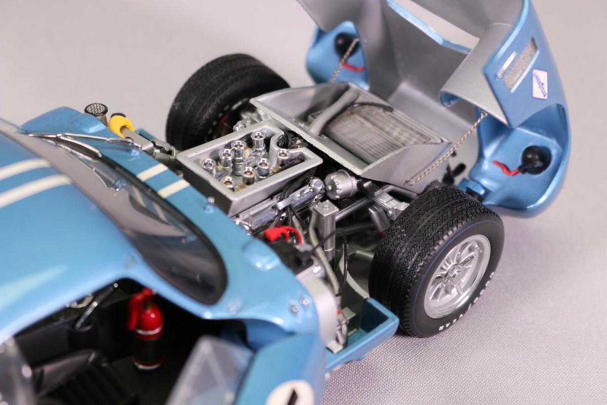 LA074 EXOTO RLG18003 Voiture 1/18 Cobra Daytona coupé 1964