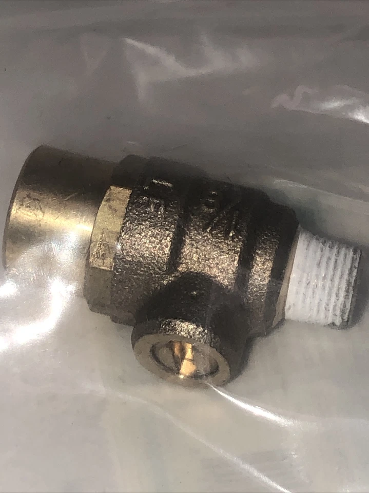 WATTS - LEAD FREE 1/8"Mx 1/4" F VALVE~ 1/8"MALE x 1/4" FEMALE VALVE - Image 3 of 3