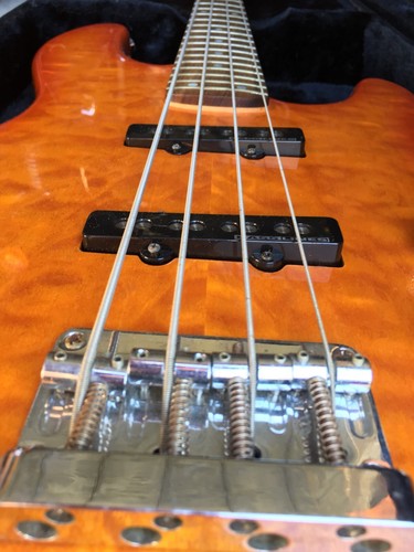 Fender Deluxe Jazz Bass, 24 Fret Rosewood Neck, Quilted Maple Sunburst Orange - Picture 9 of 13