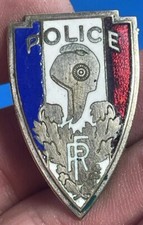 INSIGNE POUR KEPI POLICE NATIONALE  FABRICATION 1960