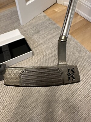 Bettinardi Ancient Greece Limited Queen B 46 Roll Control Putter 303 Stainless