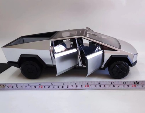 1/18 TESLA Cybertruck 2023 China TESLA Dealer model True 1/18 scale is not a toy - Picture 11 of 13