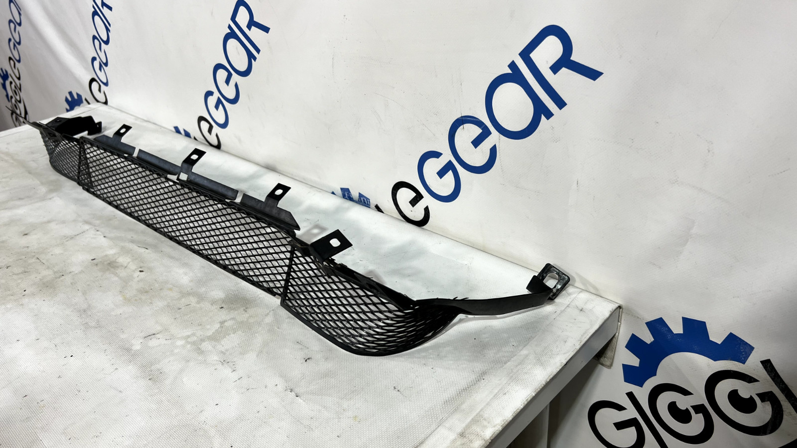 ASTON MARTIN V8 VANTAGE REAR BUMPER LOWER MESH GRILLE MOLDING OEM 2011 🔵