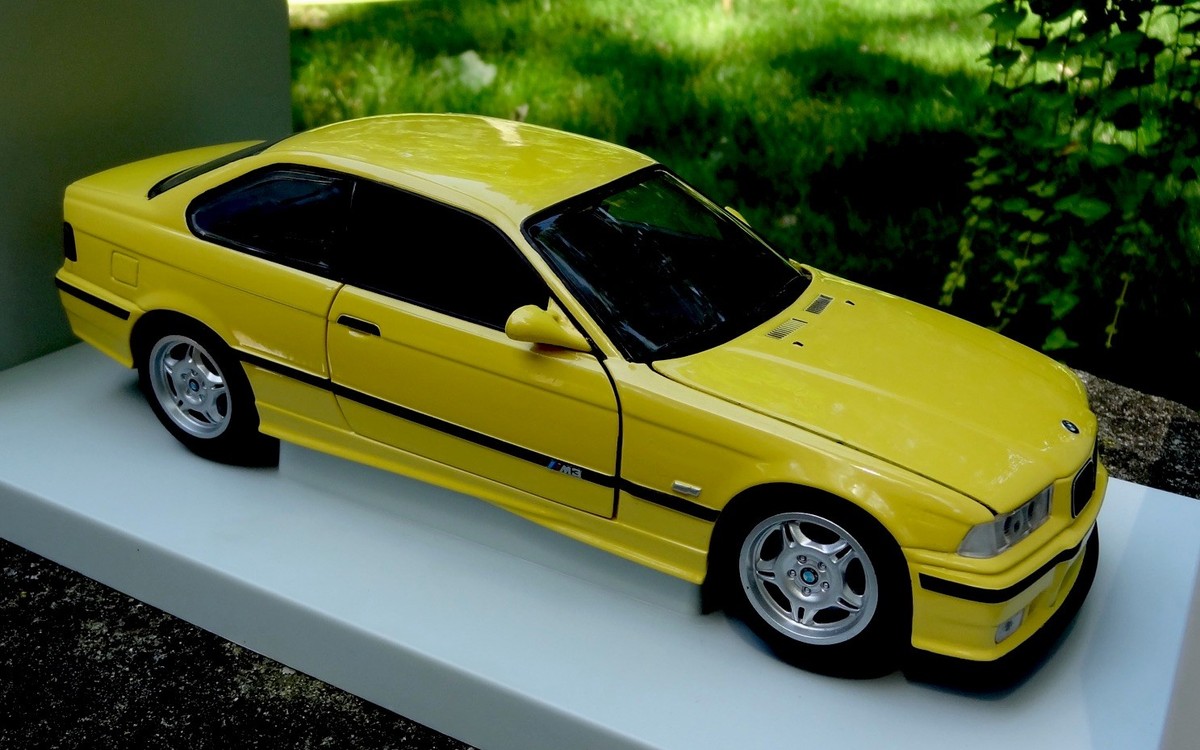 UT models 1/18ミニカーBMW E36 M3 GTR QUESTER UT MODELS 1/18 BMW E36 M3 GTR WHITE BON ETAT MANQUE UN SIEGE