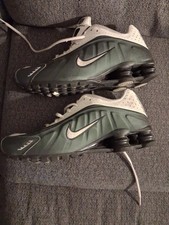 Nike Shox R4 Black spruce size 9