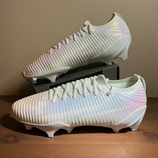 Botines de fútbol profesional Under Armour Blur para hombre talla 9,5 triple blanco 3028220-100