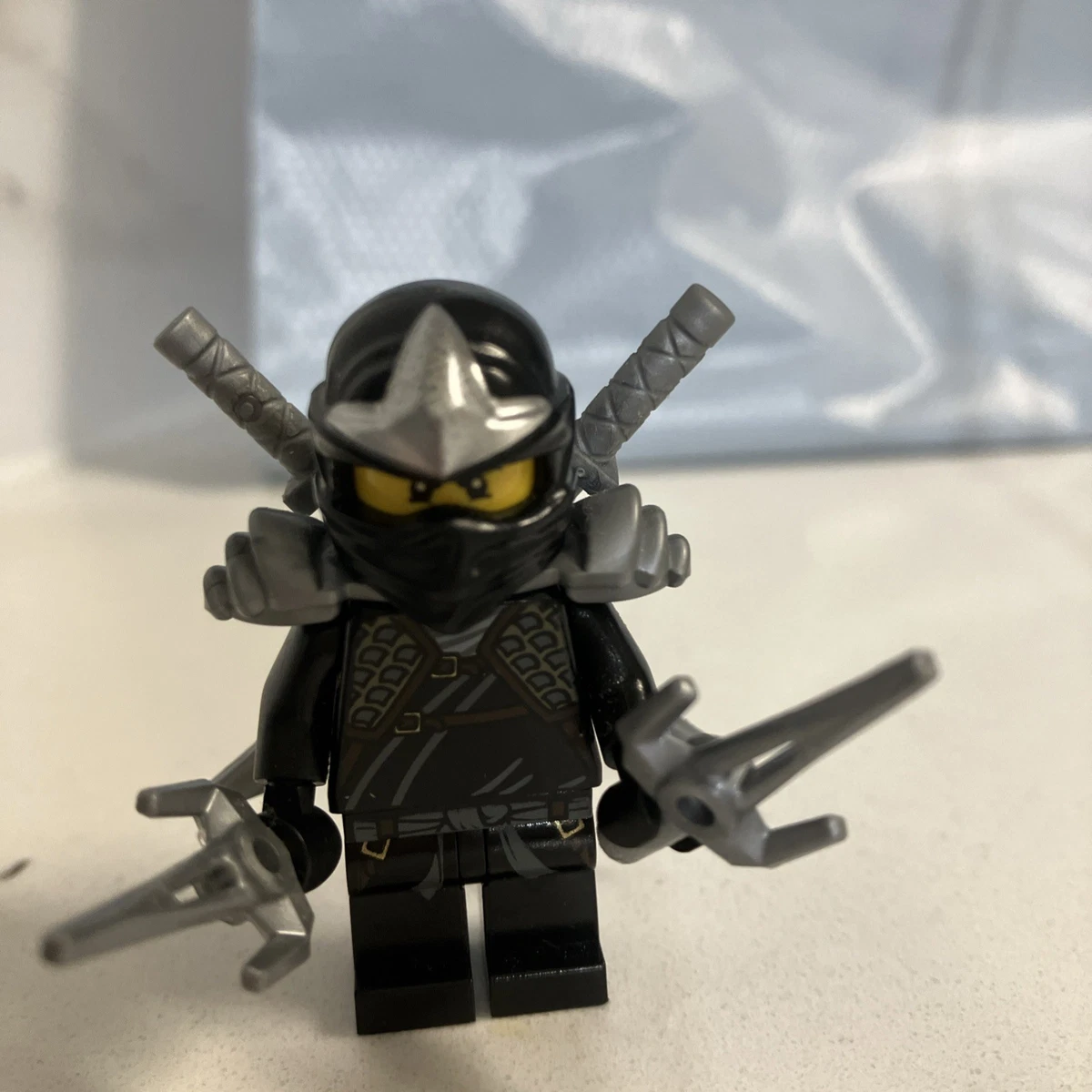 Lego Ninjago Minifigure Cole ZX With Shoulder Armor And Swords