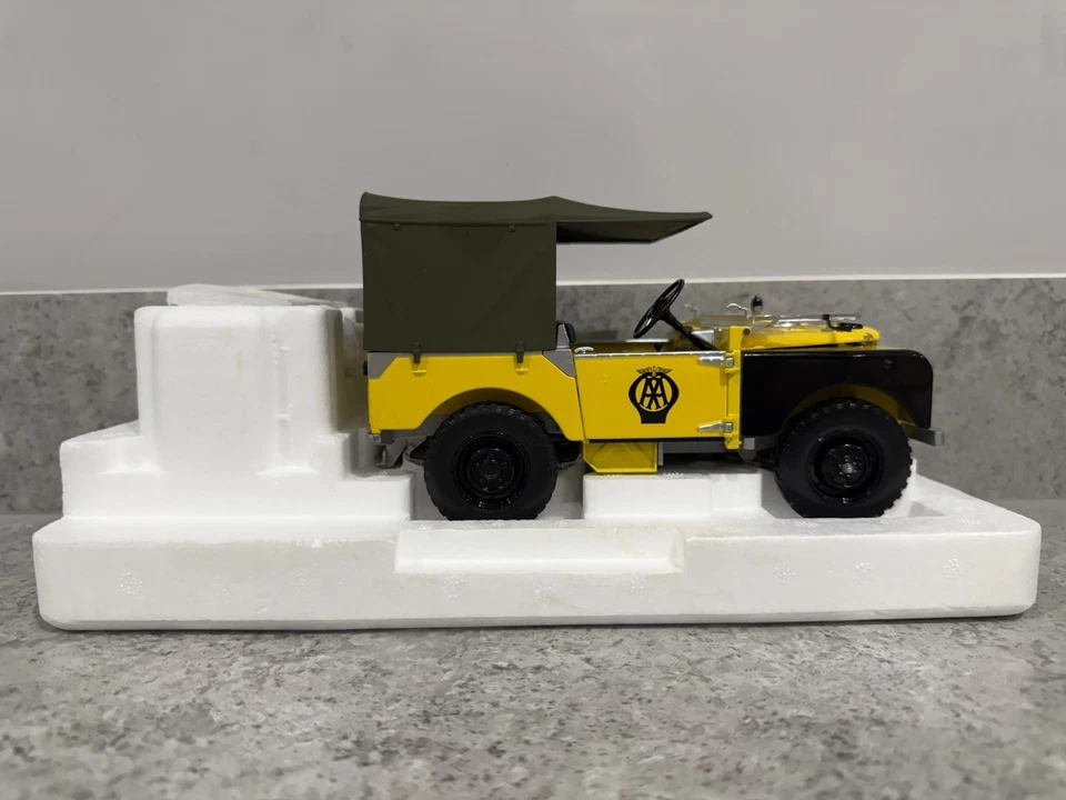 Minichamps - 1948 Land Rover - AA Road Service/Breakdown - 1:18 Scale - Mint/New - Image 3 of 4